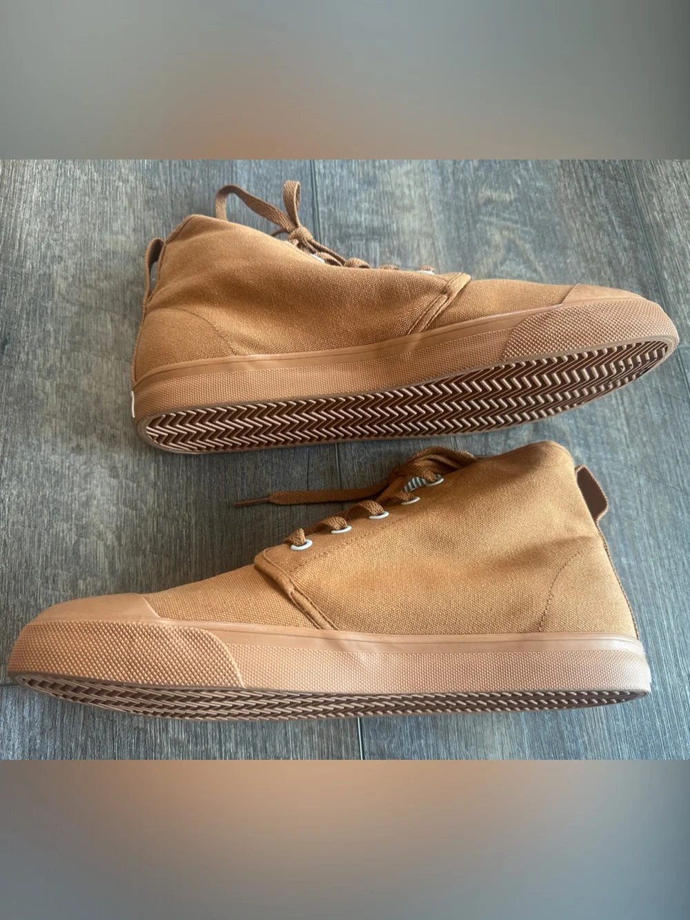 Men's Casual Canvas High-Top Sneakers in Brown